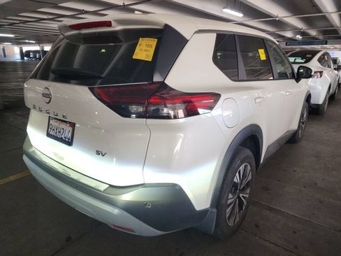 Used 2023 Nissan Rogue SV FWD image 2