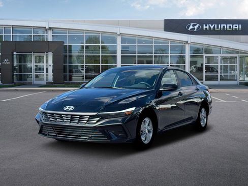 New 2026 Hyundai Elantra SE image 1