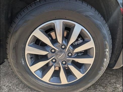 Used 2023 Chrysler Pacifica Touring-L FWD image 19