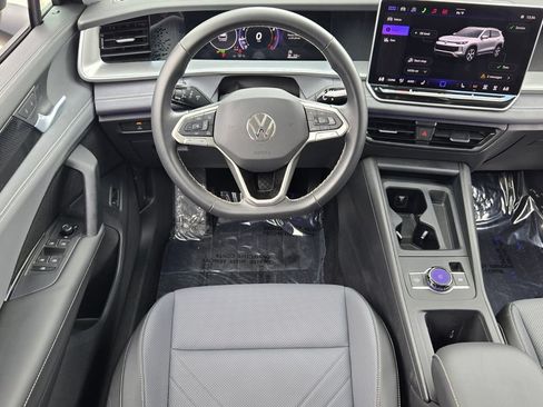 Certified 2026 Volkswagen Tiguan SE w/ Panoramic Sunroof Package FWD image 14