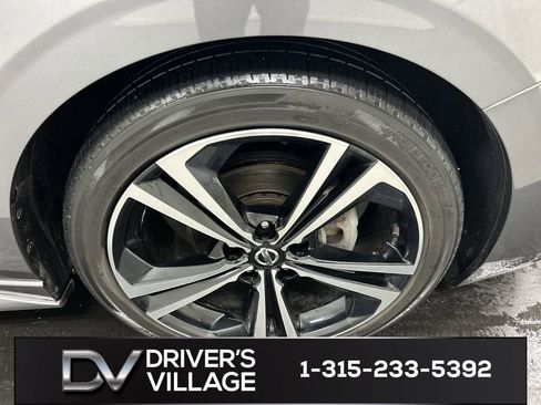 Used 2023 Nissan Sentra SR w/ SR Premium Package FWD image 8
