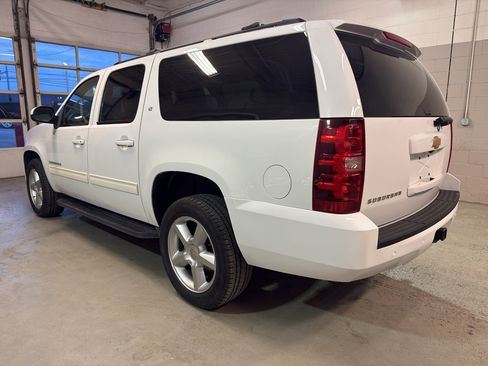 Used 2014 Chevrolet Suburban LT w/ Luxury Package image 4