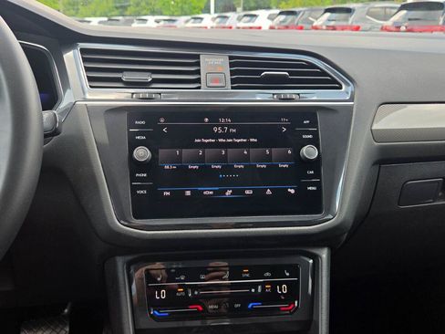 Certified 2022 Volkswagen Tiguan SE w/ Panoramic Sunroof Package FWD image 29
