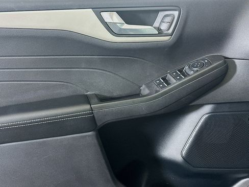 Used 2021 Ford Escape SE w/ SE Sport Appearance Package image 15