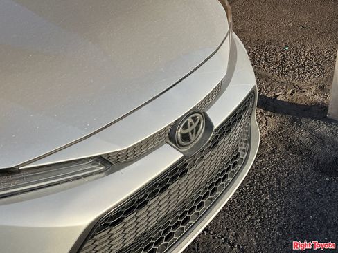 Used 2020 Toyota Corolla LE FWD image 7