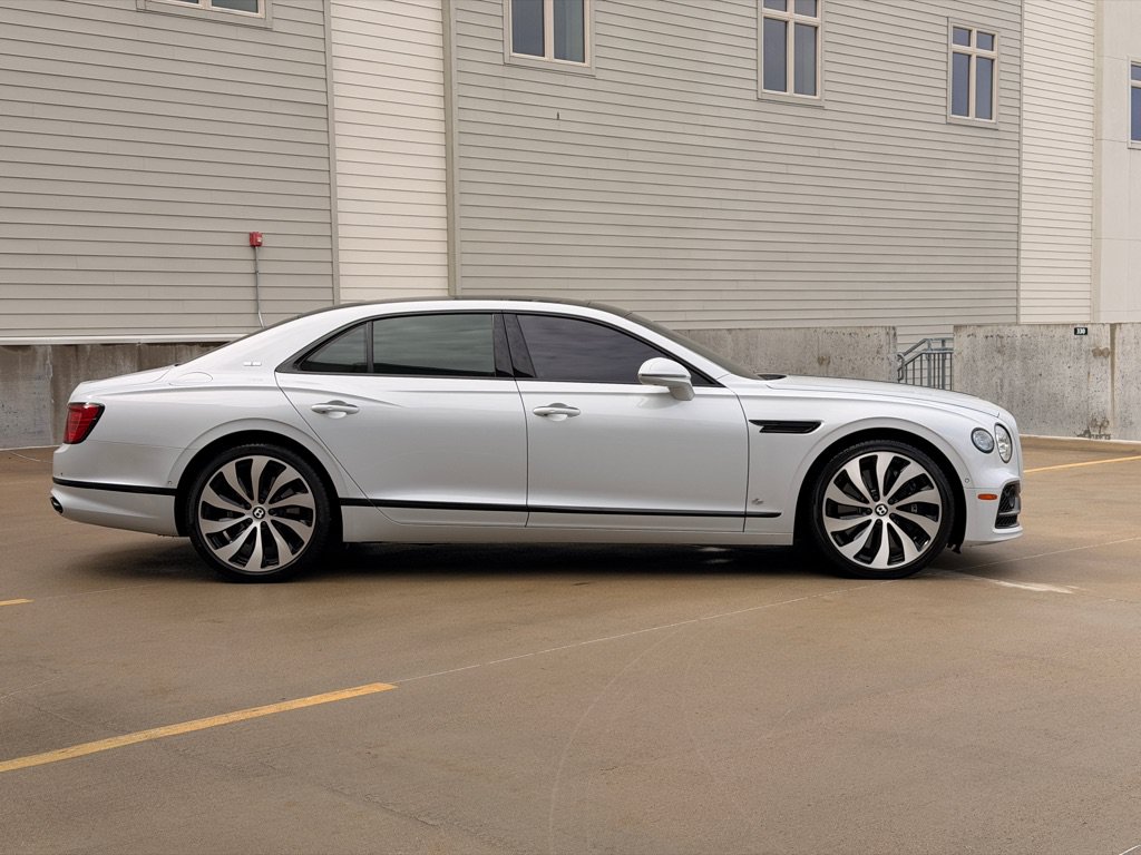 Used 2021 Bentley Flying Spur V8 AWD/4WD image 2
