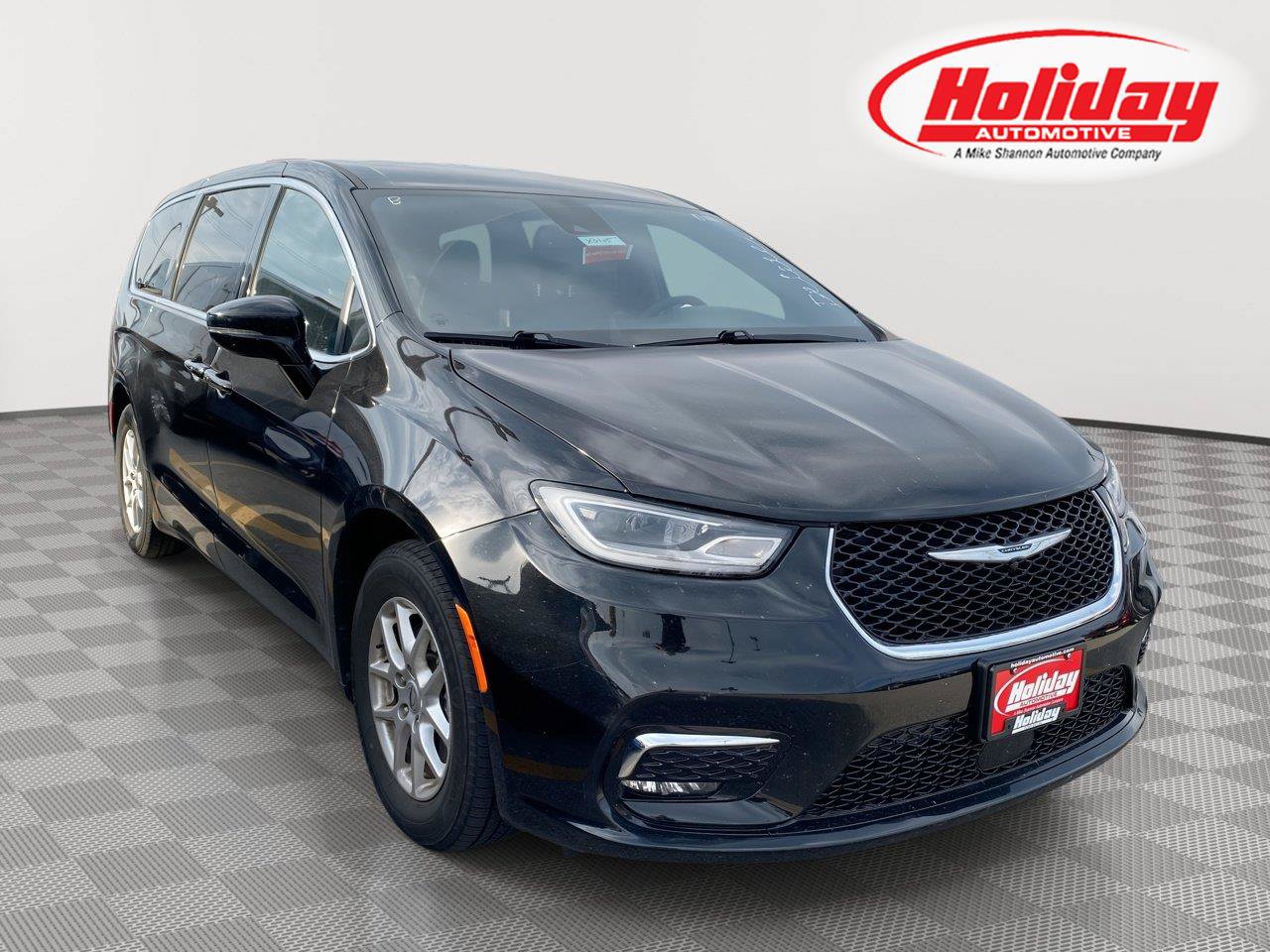 Used 2025 Chrysler Pacifica Select FWD image 1