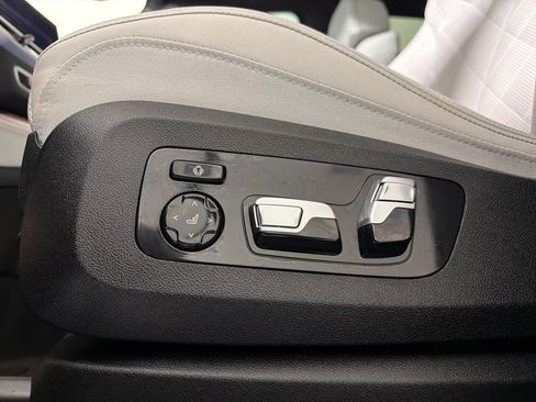 Used 2024 BMW X5 sDrive40i w/ M Sport Package RWD image 12