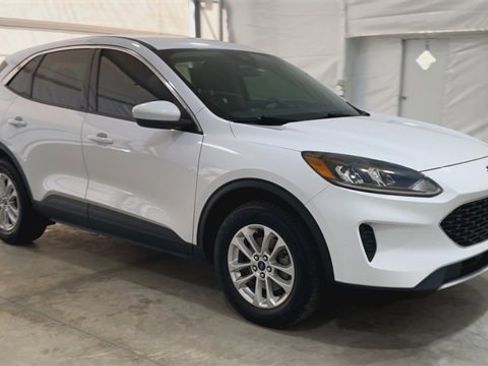 Used 2020 Ford Escape SE image 2