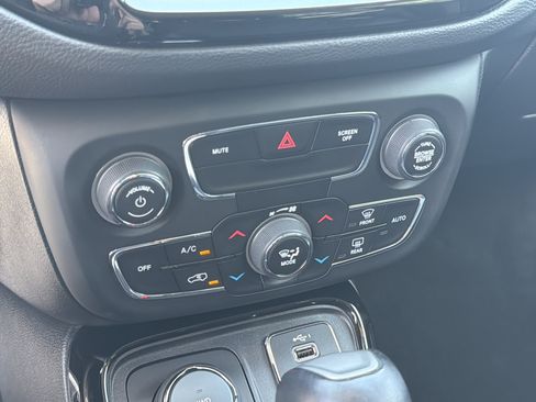 Used 2019 Jeep Compass Limited AWD/4WD image 35
