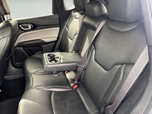 Used 2025 Jeep Compass Limited image 32