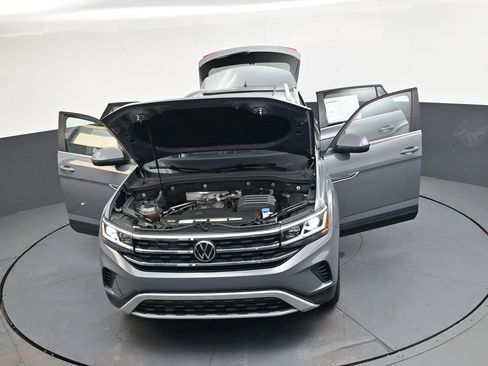 Used 2022 Volkswagen Atlas Cross Sport SE w/ Panoramic Sunroof Package image 46