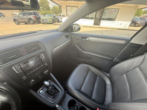 Used 2018 Volkswagen Jetta SE FWD image 17