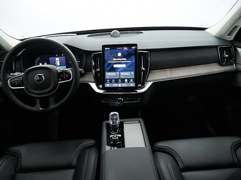 Certified 2025 Volvo XC90 T8 Ultra AWD/4WD image 26