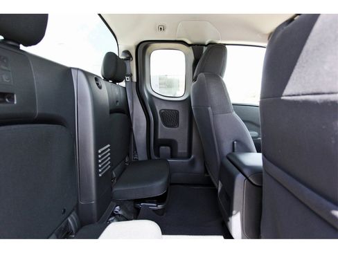 Certified 2024 Nissan Frontier SV w/ Technology Package image 9