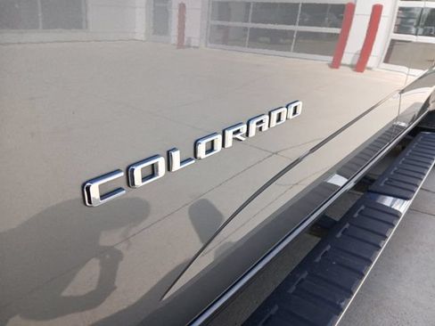 Used 2021 Chevrolet Colorado Z71 AWD/4WD image 11
