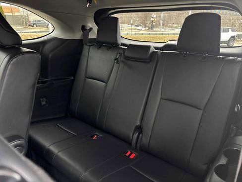 Used 2024 Toyota Highlander XLE image 33