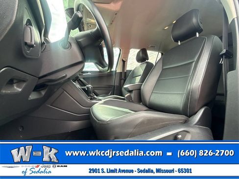 Used 2021 Volkswagen Tiguan SE FWD image 19