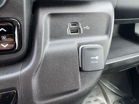 Used 2025 RAM ProMaster 2500 w/ U-Haul Equipment Group FWD image 35