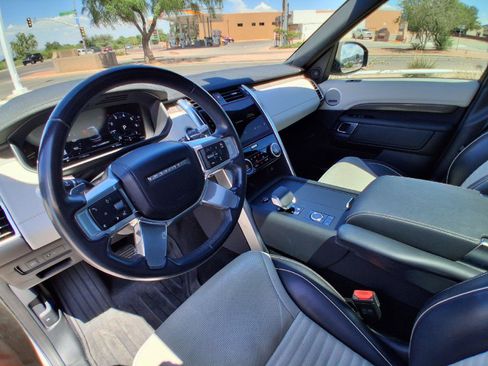 Used 2021 Land Rover Discovery HSE R-Dynamic AWD/4WD image 15