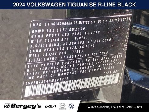 Certified 2024 Volkswagen Tiguan SE R-Line AWD/4WD image 30