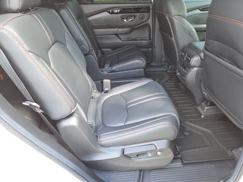 Used 2025 Honda Pilot TrailSport image 21