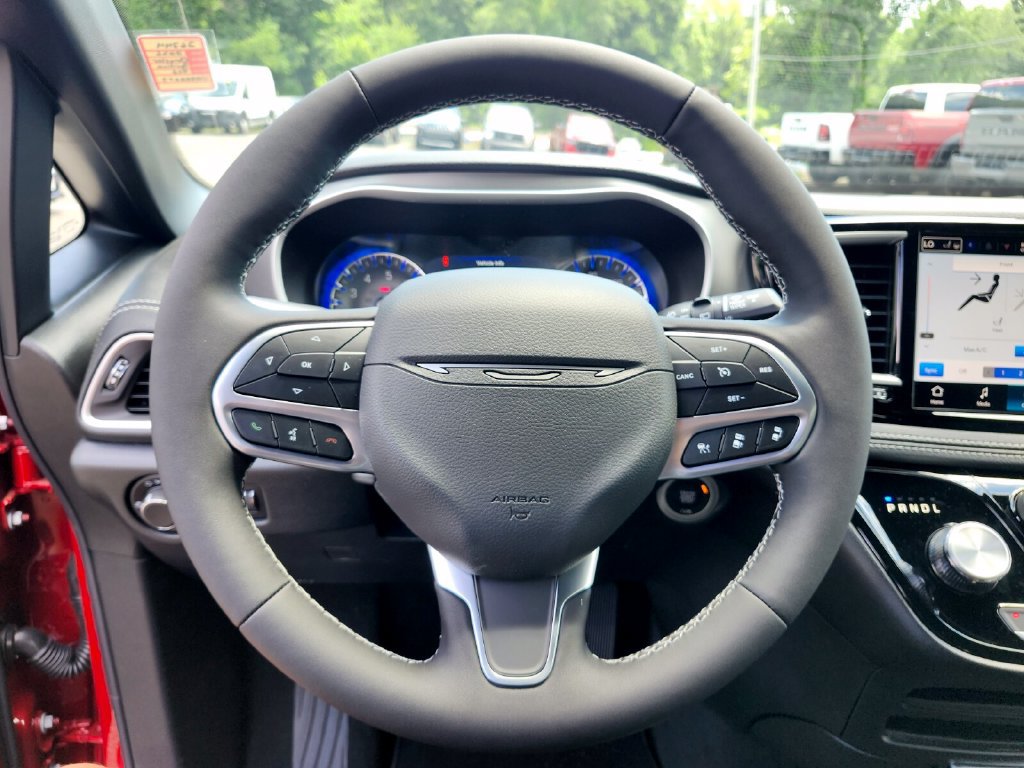 New 2027 Chrysler Pacifica Select AWD/4WD image 30