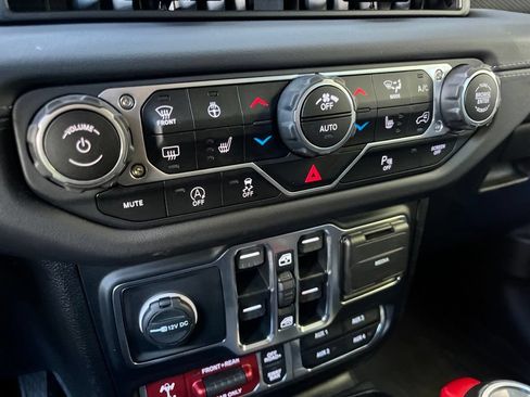 Used 2025 Jeep Wrangler Unlimited Rubicon AWD/4WD image 23