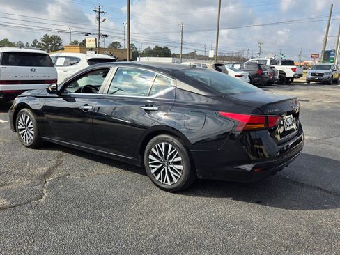 Used 2024 Nissan Altima 2.5 SV image 9