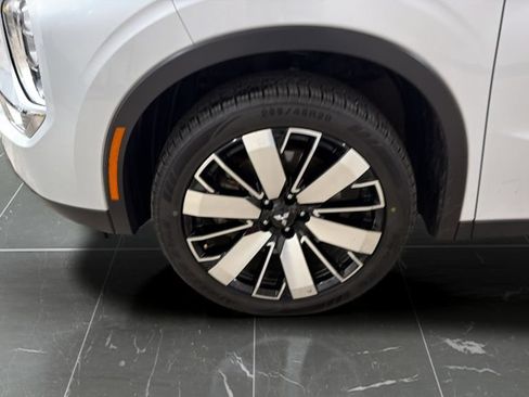 Used 2025 Mitsubishi Outlander AWD image 25