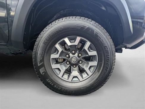 Used 2021 Toyota Tacoma TRD Off-Road w/ Technology Package AWD/4WD image 21