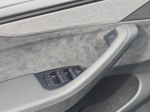 Used 2026 Tesla Model Y Long Range image 19