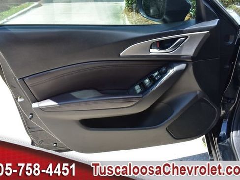 Used 2018 MAZDA MAZDA3 Touring FWD image 18
