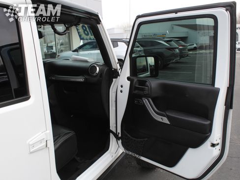 Used 2018 Jeep Wrangler Unlimited Rubicon w/ Cold Weather Group image 25