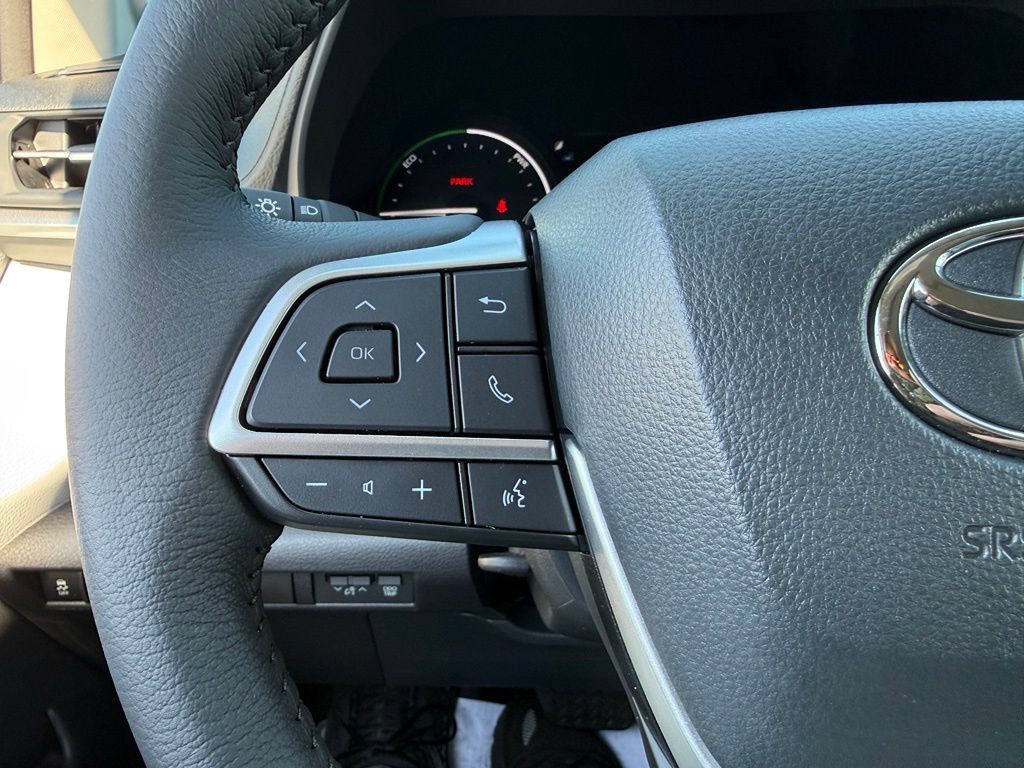 Certified 2026 Toyota Sienna XLE AWD/4WD image 19