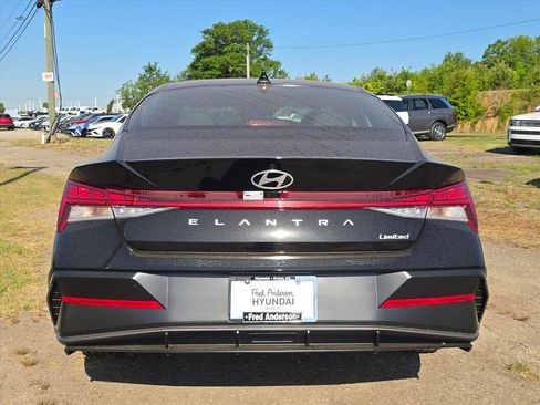 New 2026 Hyundai Elantra Limited FWD image 4