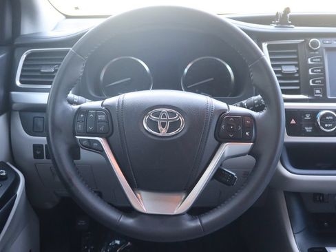Used 2014 Toyota Highlander Limited FWD image 18
