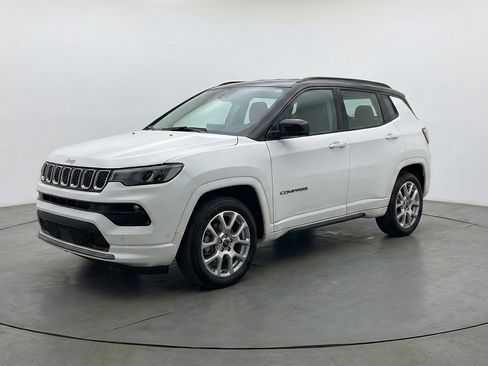 Used 2025 Jeep Compass Limited image 3