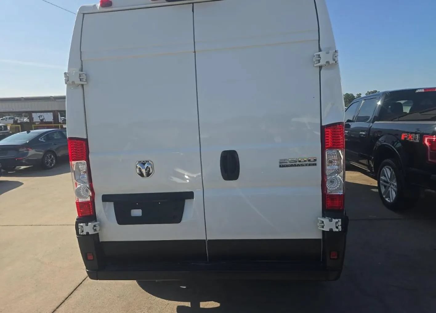 Used 2025 RAM ProMaster 2500 w/ Convenience Group FWD image 4