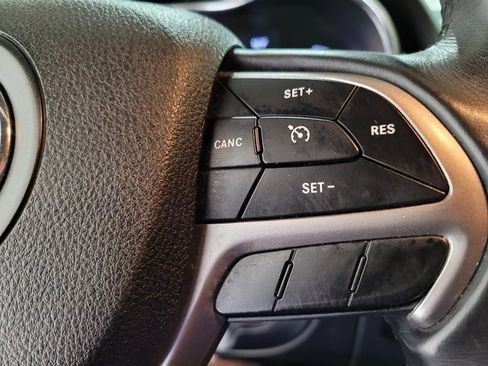 Used 2018 Jeep Grand Cherokee Laredo image 34