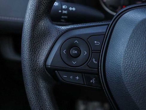 Used 2022 Toyota RAV4 XLE image 20