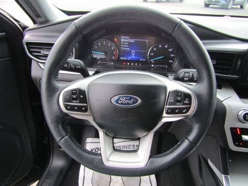 Used 2023 Ford Explorer XLT w/ Equipment Group 202A image 12