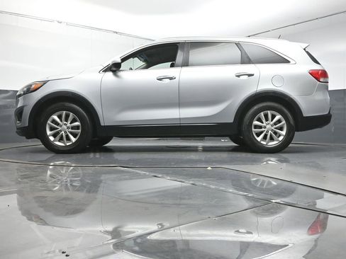 Used 2016 Kia Sorento LX image 35