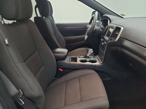 Used 2018 Jeep Grand Cherokee Laredo image 21