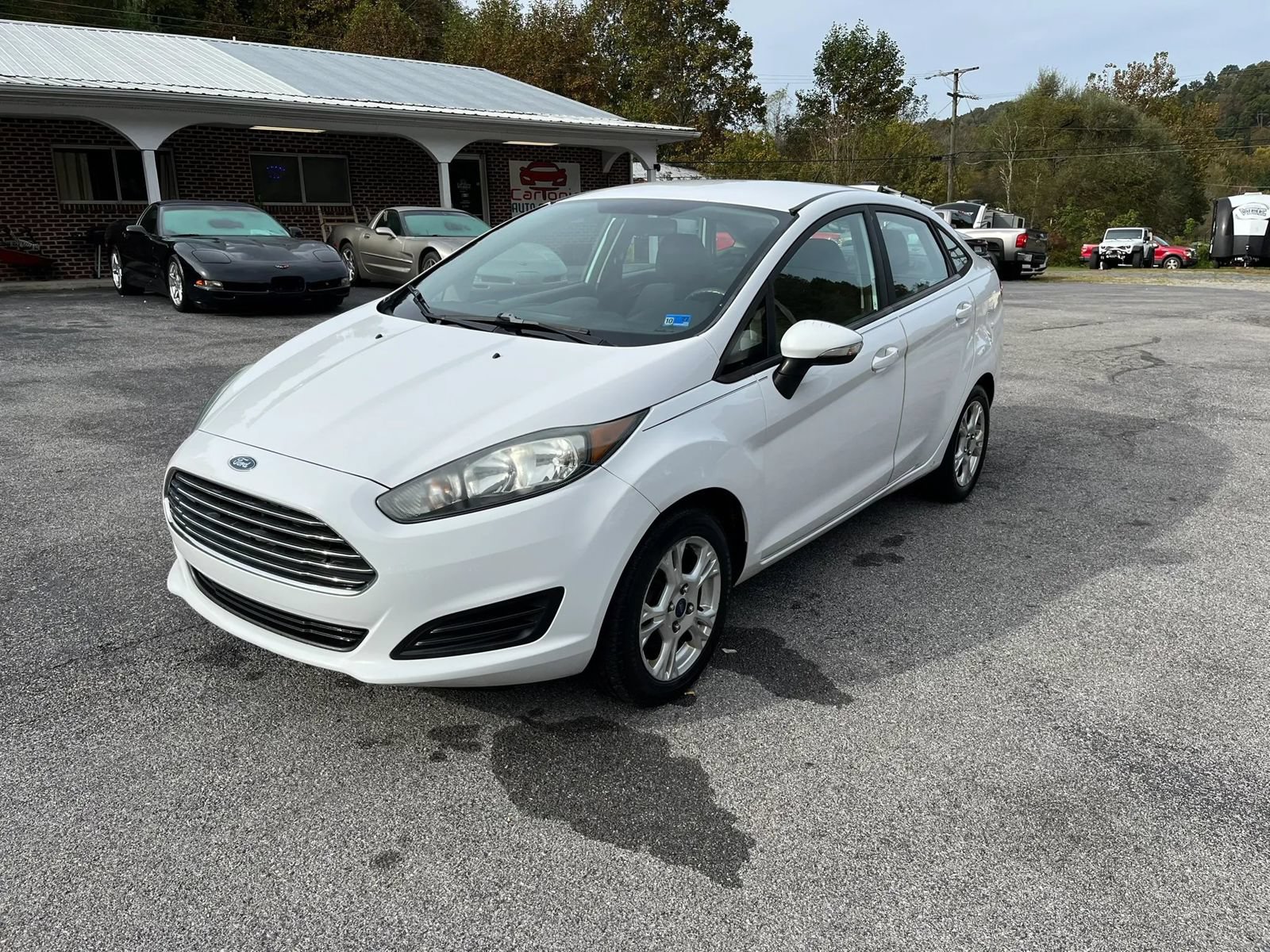 Used 2015 Ford Fiesta SE FWD image 1