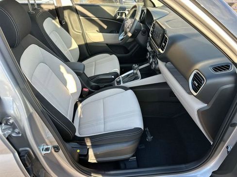 New 2025 Hyundai Venue SEL image 27