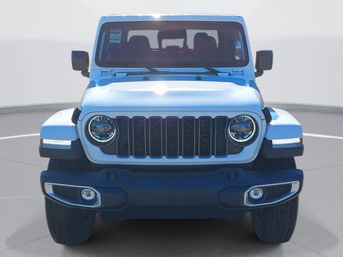 New 2026 Jeep Gladiator Sahara image 2