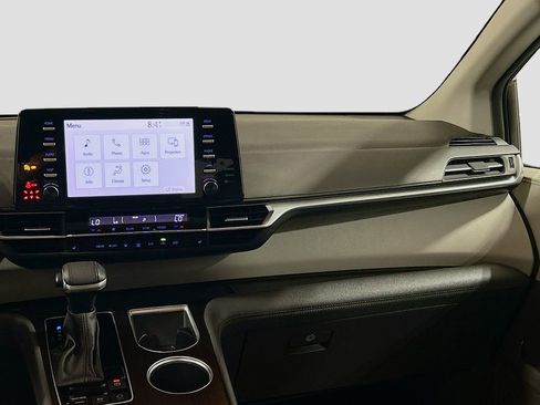 Used 2024 Toyota Sienna XLE FWD image 21