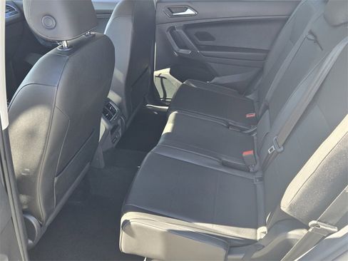 Used 2018 Volkswagen Tiguan SEL image 11