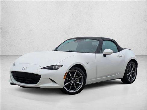 Used 2022 MAZDA MX-5 Miata Grand Touring image 2
